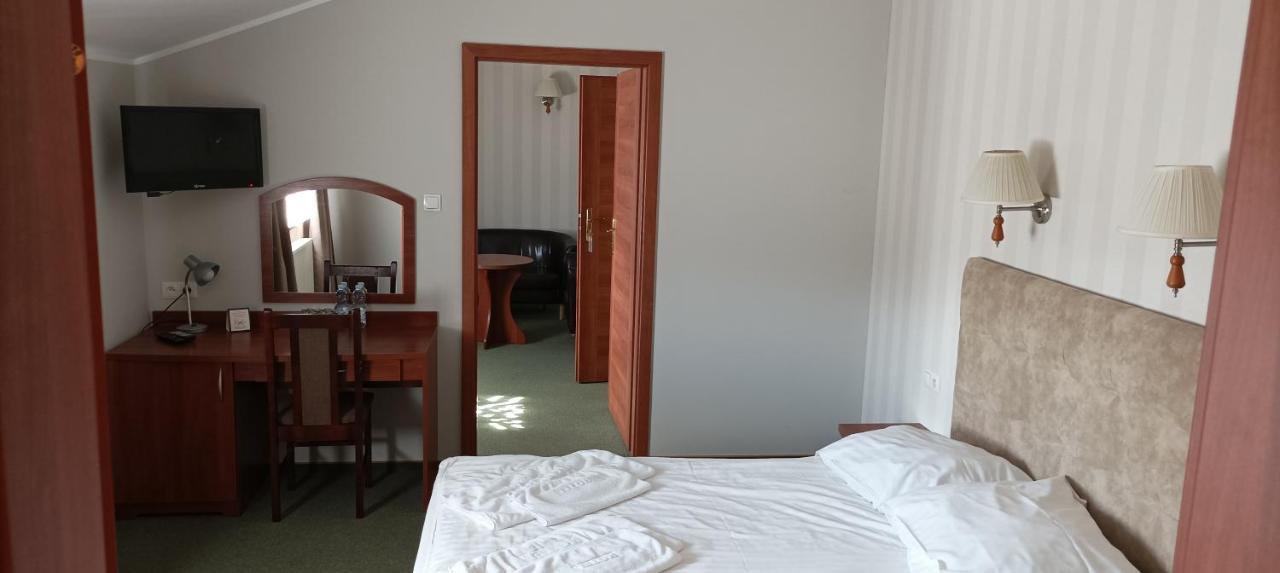 Sierosław Hotel Przylesie מראה חיצוני תמונה